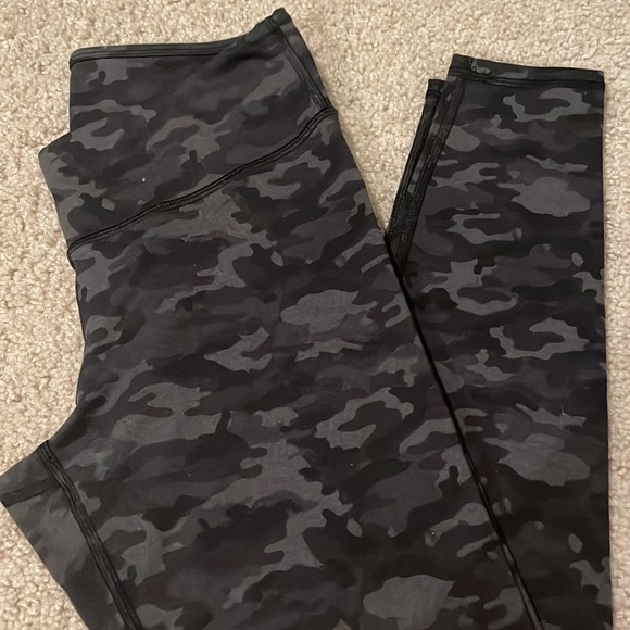 Fabletics Black Camo Leggings EUC - Picture 6 of 7